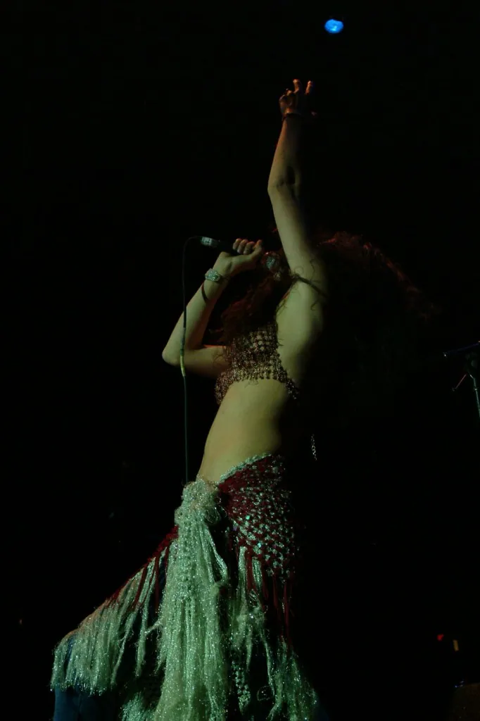 Rosita Stone opening for Carlos Vives — photograph 4